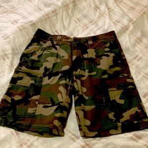 Wrangler relaxed fit woodland camo, cargo shorts.! New never worn